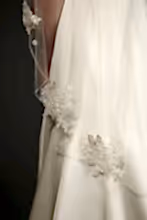 Load image into Gallery viewer, Bridal Apparel Floral Appliqué Veil || CGC521A

