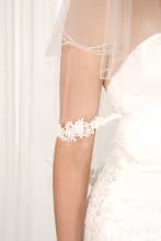 Load image into Gallery viewer, Bridal Apparel Crystal Drop Lace Veil || CGC528C
