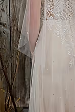 Load image into Gallery viewer, Bridal Apparel Genuine Pearl and Diamante Veil || CGC566A
