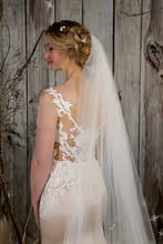 Load image into Gallery viewer, Bridal Apparel Pearl Scatter Veil || CGC566B

