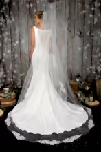 Load image into Gallery viewer, Bridal Apparel Swirl Lace Train Veil || CGC574B
