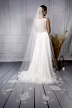 Load image into Gallery viewer, Bridal Apparel Lace Train Veil with Pearl || CGC575B
